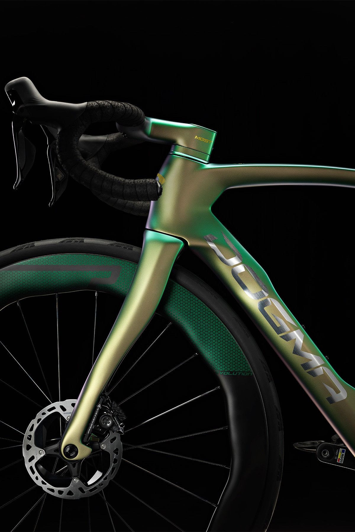 Карбоновая рама Pinarello крупным планом